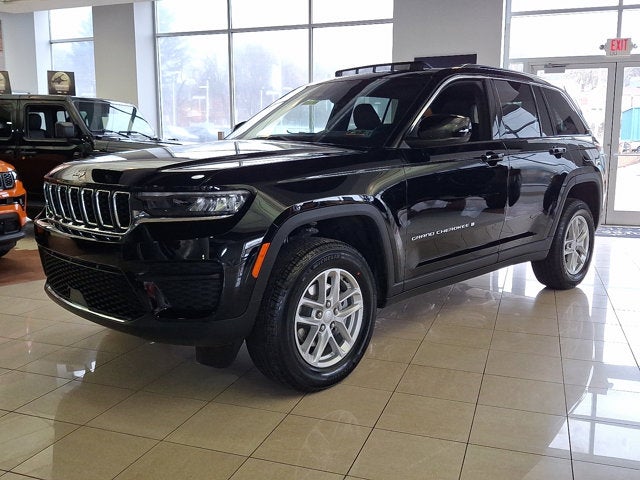 2025 Jeep Grand Cherokee GRAND CHEROKEE LAREDO X 4X4
