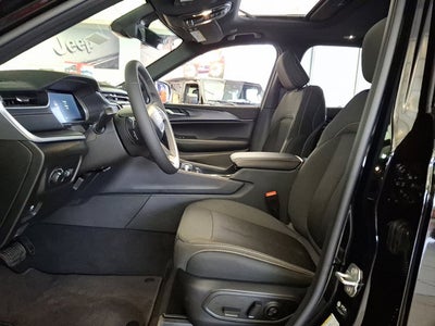 2025 Jeep Grand Cherokee GRAND CHEROKEE LAREDO X 4X4