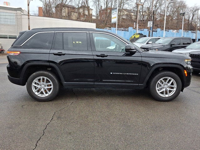 2025 Jeep Grand Cherokee Laredo X 4x4