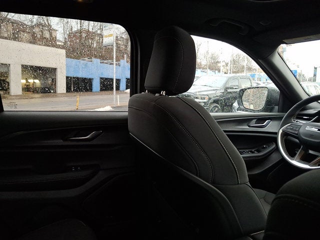 2025 Jeep Grand Cherokee Laredo X 4x4