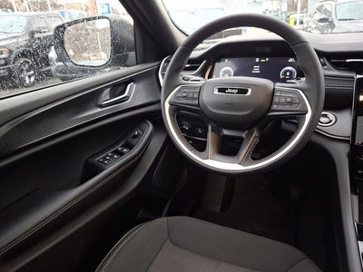 2025 Jeep Grand Cherokee Laredo X 4x4