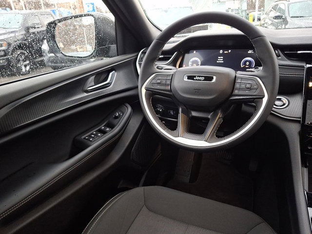 2025 Jeep Grand Cherokee Laredo X 4x4