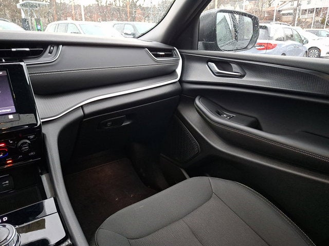 2025 Jeep Grand Cherokee Laredo X 4x4