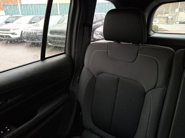 2025 Jeep Grand Cherokee Laredo X 4x4