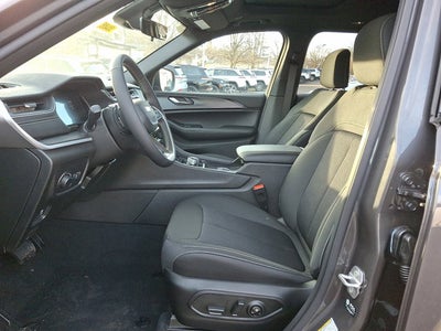 2025 Jeep Grand Cherokee GRAND CHEROKEE LAREDO X 4X4