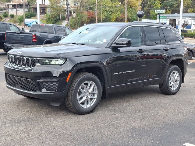 2025 Jeep Grand Cherokee GRAND CHEROKEE LAREDO X 4X4