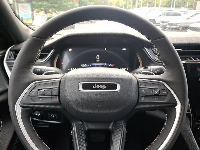 2025 Jeep Grand Cherokee GRAND CHEROKEE LAREDO X 4X4