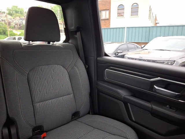 2022 RAM 1500 Big Horn Crew Cab 4x4 5'7' Box