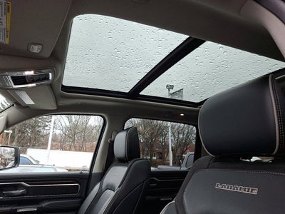 2022 RAM 1500 Laramie Crew Cab 4x4 5'7' Box