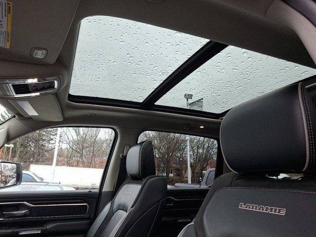 2022 RAM 1500 Laramie Crew Cab 4x4 5'7' Box