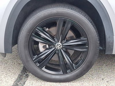2023 Volkswagen Atlas Cross Sport 2.0T SEL R-Line Black
