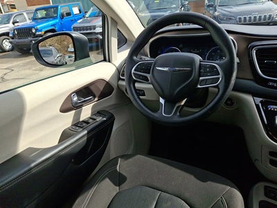 2021 Chrysler Voyager LX