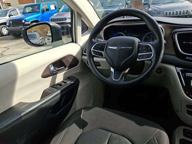 2021 Chrysler Voyager LX