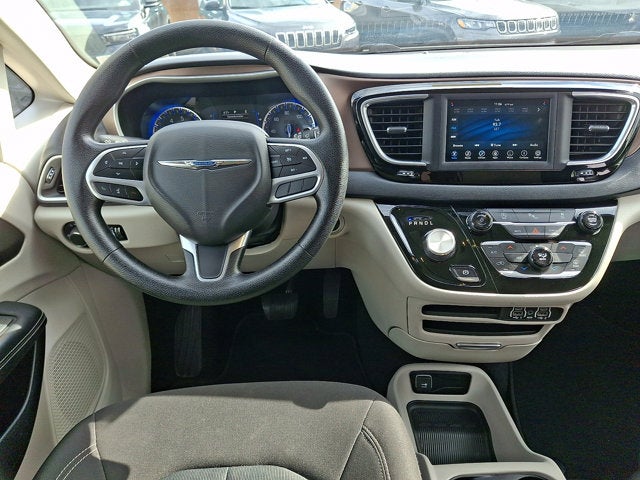 2021 Chrysler Voyager LX