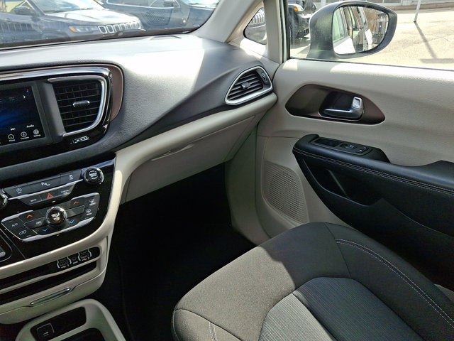 2021 Chrysler Voyager LX