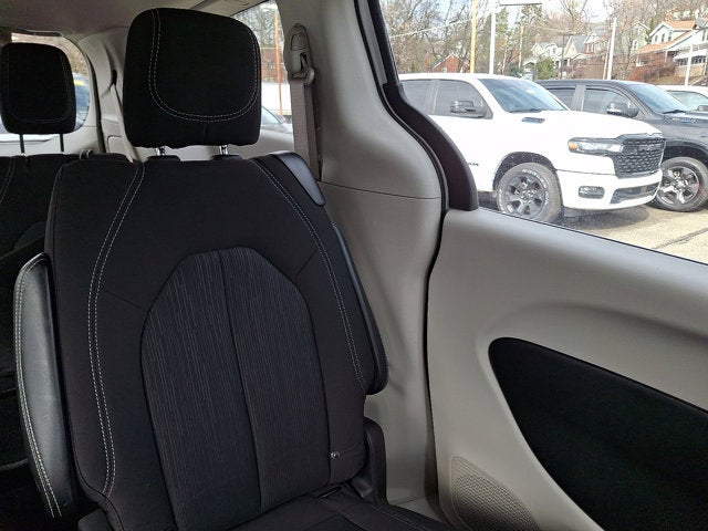 2021 Chrysler Voyager LX