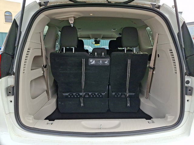 2021 Chrysler Voyager LX