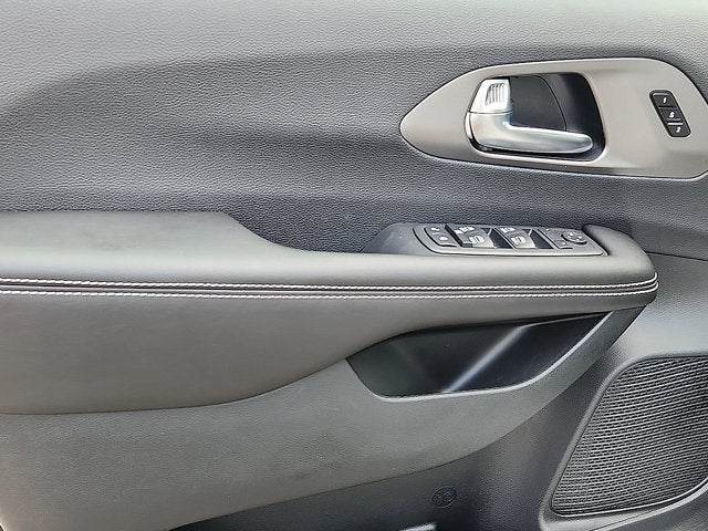 2027 Chrysler Pacifica PACIFICA SELECT AWD