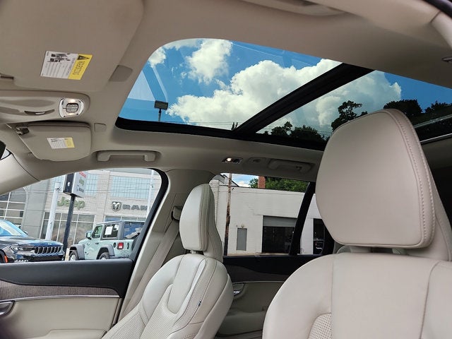 2022 Volvo XC90 T6 Inscription 7 Passenger